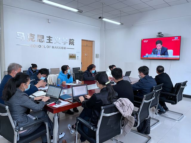 必赢242net官网观看十九届六中全会新闻发布会-中关村教工会场1_副本.jpg