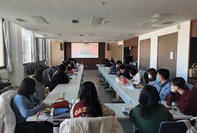 必赢242net官网观看十九届六中全会新闻发布会-良乡学生会场_副本.jpg
